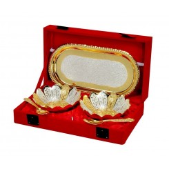 Tray set with flower petal